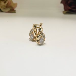 ✨Stunning 18K Gold Plated Crystal Earrings